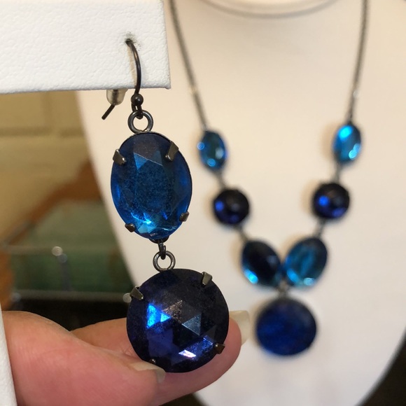 💍HOST PICK!💍 Black and Blue Necklace And Earrings Set - Picture 4 of 9